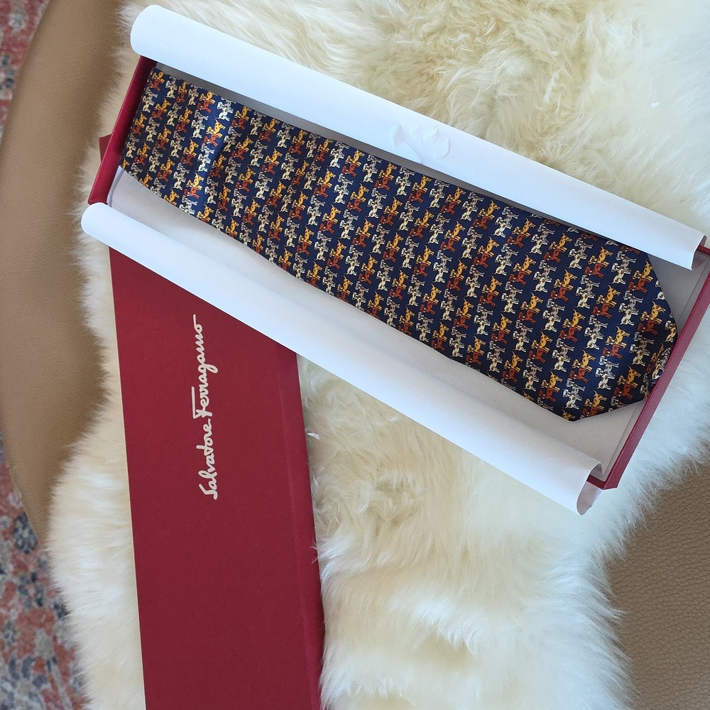 Adorable NWOT IOB Salvatore Ferragamo Designer Silk Dog Tie 💙🐕🐾♥️🎁